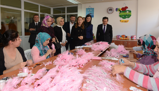 T.C. Tuzla Belediyesi Resmi Web Sitesi : Bakan İslam: Gönül Elleri