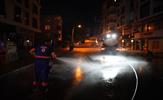 Tuzla Belediyesi, ilçede kurulan semt pazarlarının ardından gece boyunca kapsamlı temizlik çalışmaları yürütüyor. Belediye ekipleri, 17 mahallede haftanın belirli günlerinde hizmete açılan pazarlardan sonra çevre kirliliğini önlemek ve vatandaşlara hijyenik bir yaşam alanı sunmak amacıyla sahada yoğun mesai harcıyor.