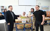 Tuzla Belediye Başkanı Dr. Şadi Yazıcı, Cumhurbaşkanlığı Seçiminin ikinci turu için oyunu Hacıoğulları Hilmi Sonay İlkokulu’nda kullandı. Başkan Yazıcı oy kullandıktan sonra yaptığı açıklamada,” Bu