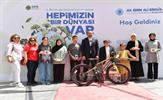 Sıfır atık sisteminin uygulanması ve çevre bilincinin öğrencilere aktarılması amacıyla Tuzla Belediyesi tarafından düzenlenen Bitkisel Atık Yağ Toplama Yarışması’nda dereceye girenler, 5 Haziran Dünya Çevre Günü’nde ödüllendirildi. 9 yaşındaki Zeynep Yeşil, yarışmayı birincilikle bitirerek laptop ödülünü almaya hak kazandı.