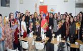 Tuzla Belediyesi Kent Konseyi Kadın Meclisi, 8 Mart Dünya Kadınlar Günü’nde fabrikaları ziyaret ederek çalışan kadınlara sağlık ve kişisel gelişim konularında eğitim verdi. 