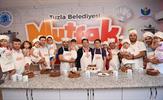 Tuzla Belediye Başkanı Dr. Şadi Yazıcı, AÇEM’li babalar ile birlikte Babalar Günü’ne özel pasta yaptılar. Babaların yaptığı pastayı çocukların yediği etkinlik renkli anlara sahne oldu. 