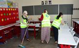 Tuzla Belediyesi, ilçedeki okulların boya, badana ve temizliğini yaparak yeni eğitim ve öğretim yılına hazırlığını sürdürüyor. 