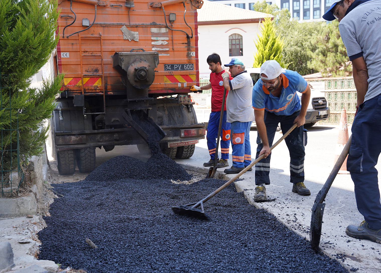 Tuzla’da asfalt çalışmaları devam ediyor   