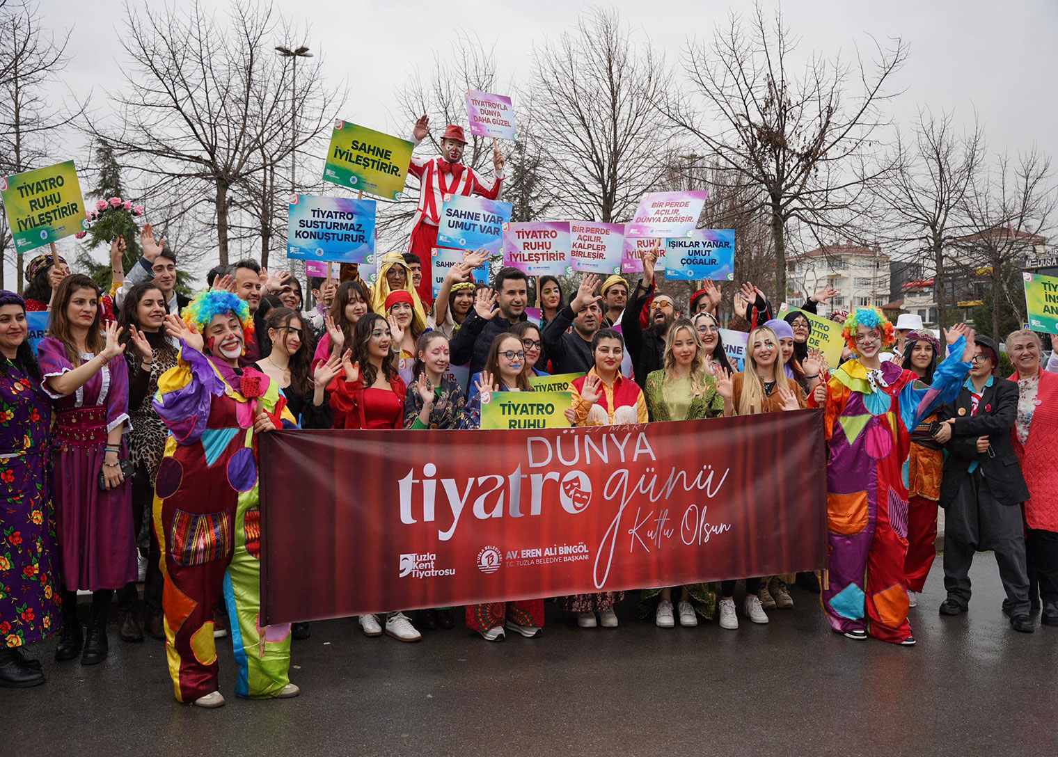 Tuzla’nın sokakları tiyatro sahnesine dönüştü