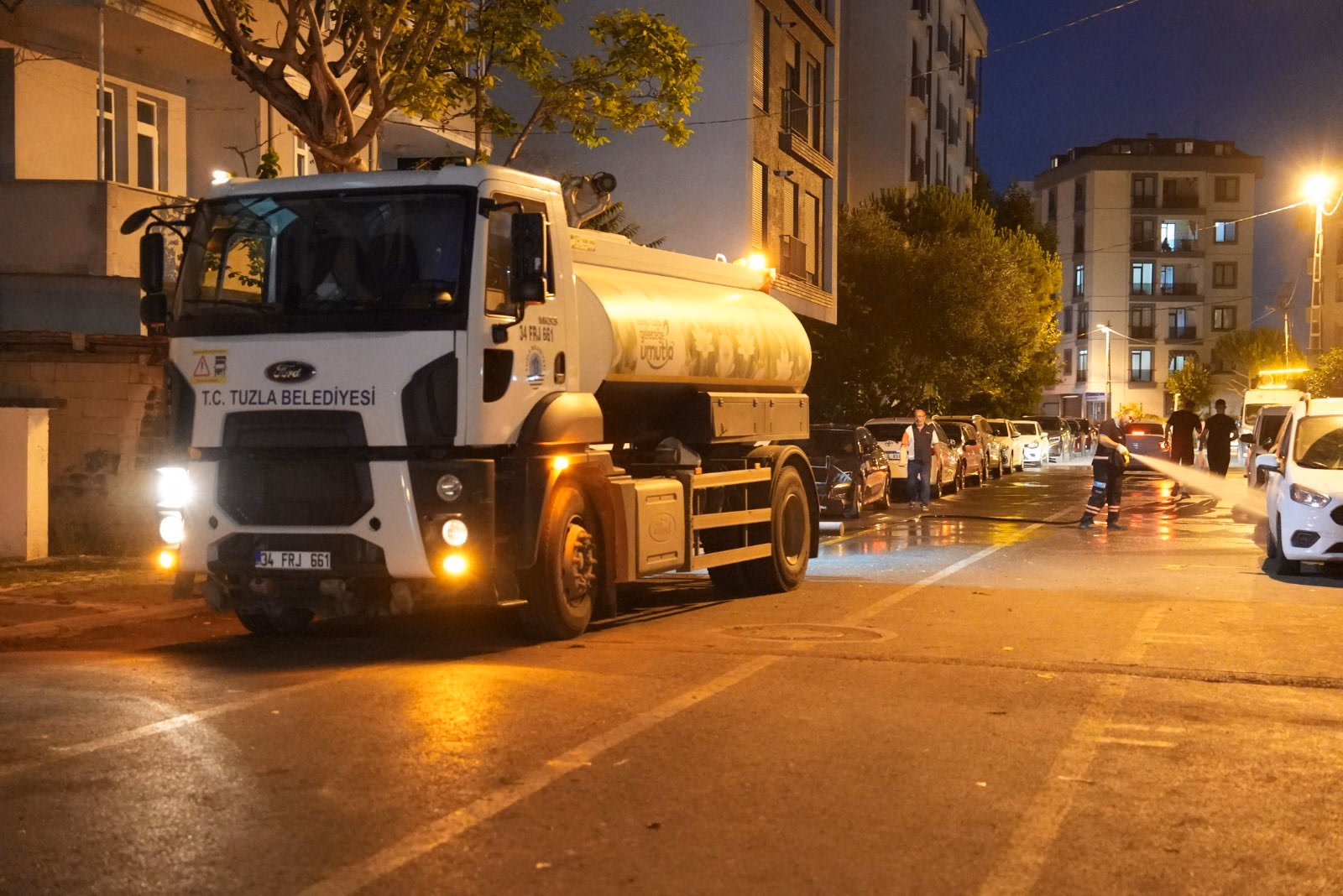 Semt pazarları sonrası Tuzla pırıl pırıl oluyor