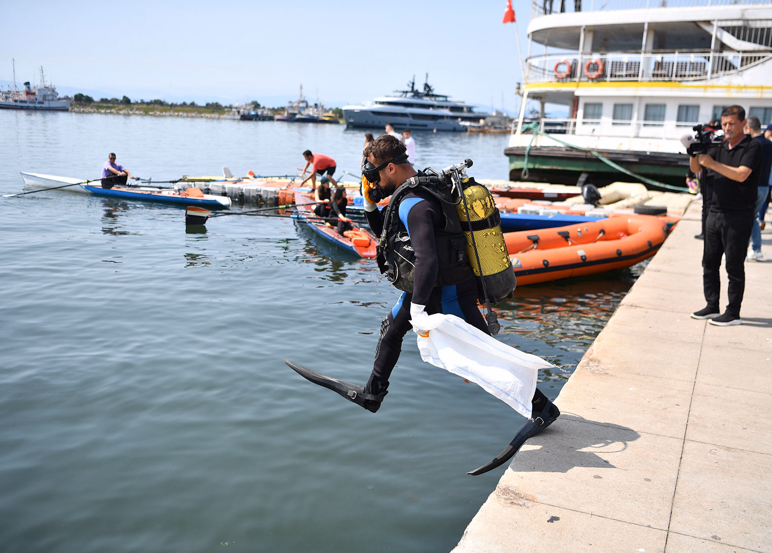 Dalgıçlar Tuzla'dan haykırdı: Marmara temiz kalsın balıklar nefes alsın