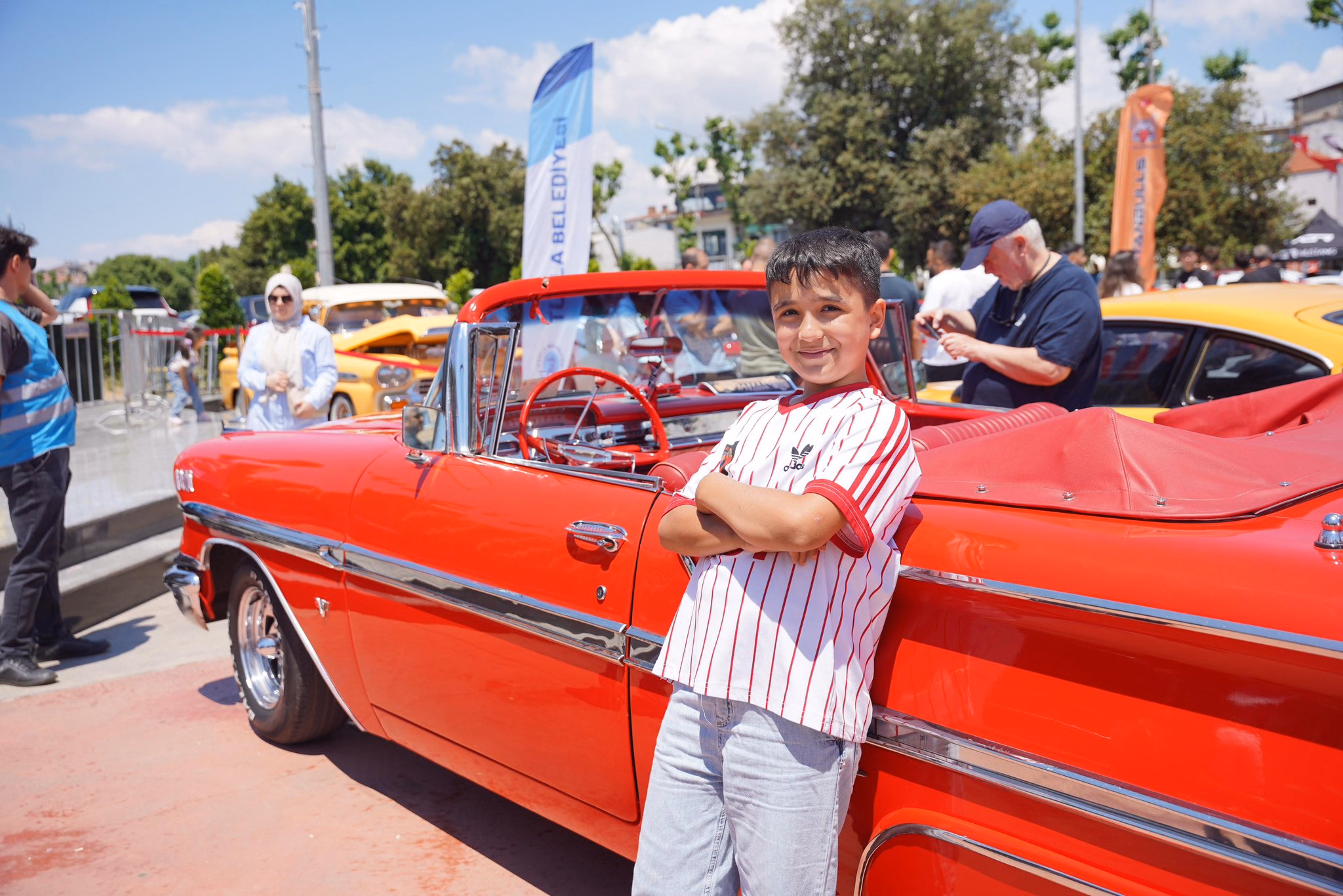 Tuzla’da nostalji rüzgârı: Klasik otomobiller sahilde buluştu    - Fotoğraf 2