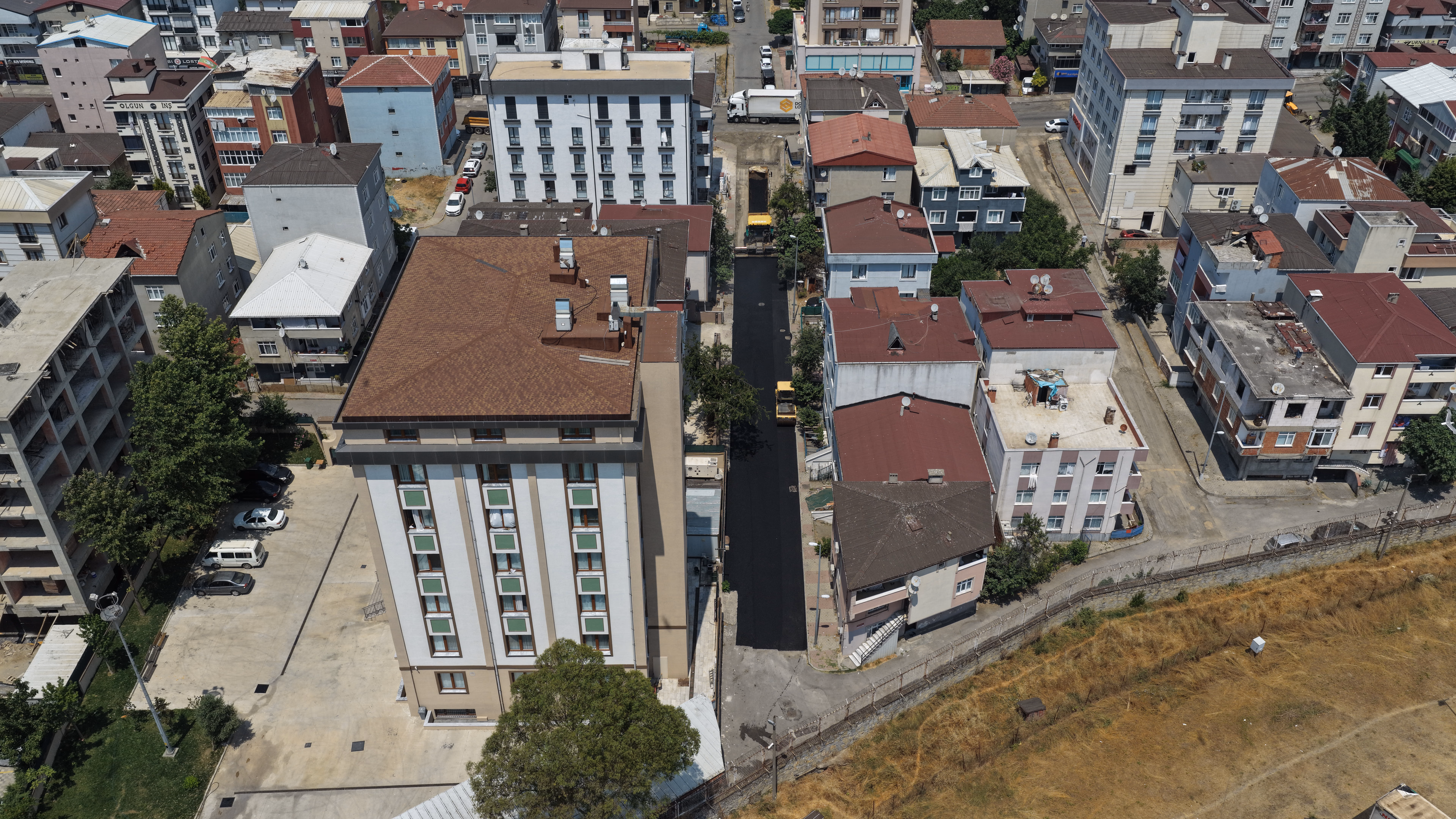 Tuzla’da asfalt seferberliği: Ana caddeler ve ara sokaklar yaz boyunca yenileniyor    - Görsel 2
