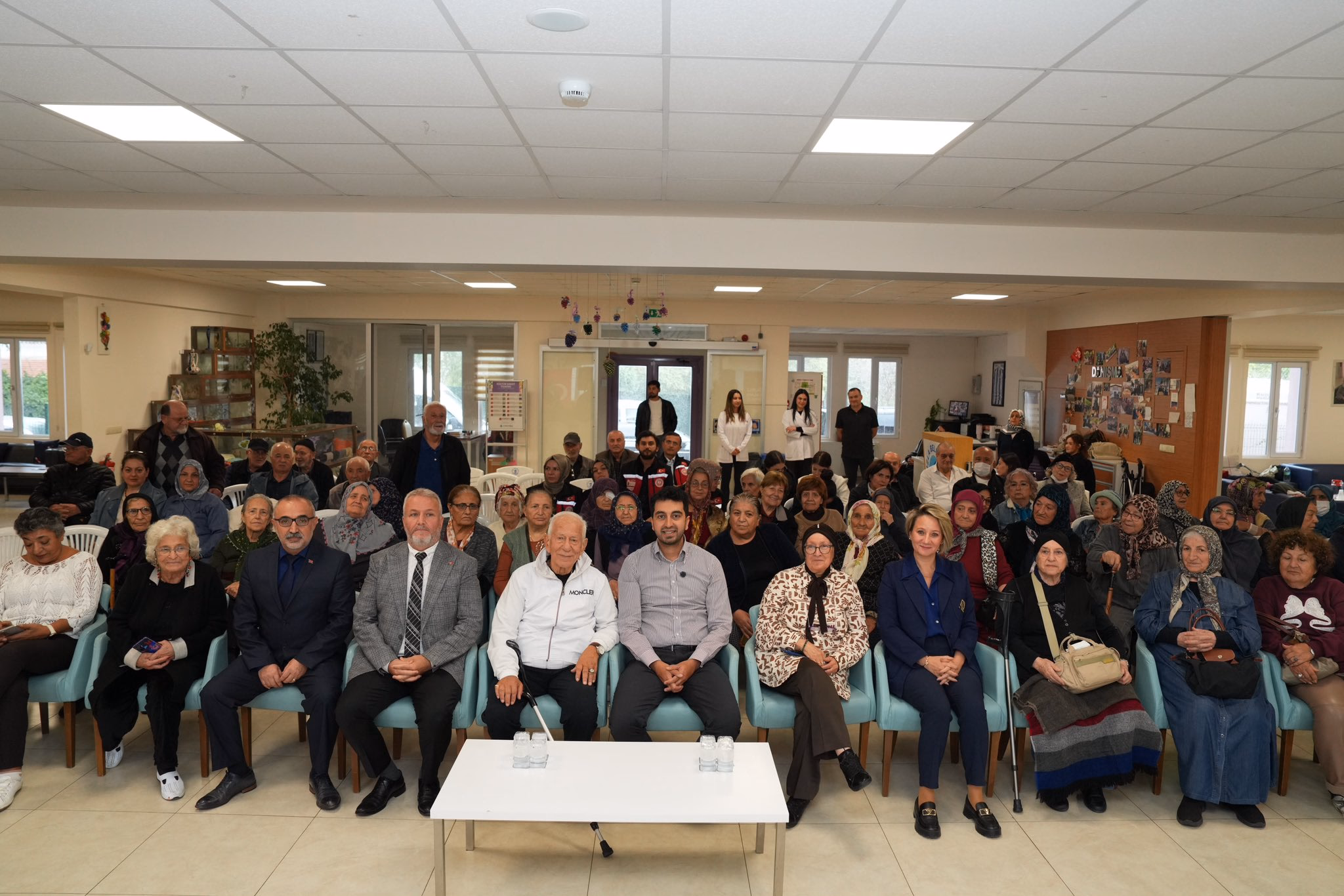 Başkan Bingöl, Sağlıklı Yaş Alma Merkezi’nde büyüklerle buluştu: “Sizler bu şehrin hafızasısınız” - Görsel 1