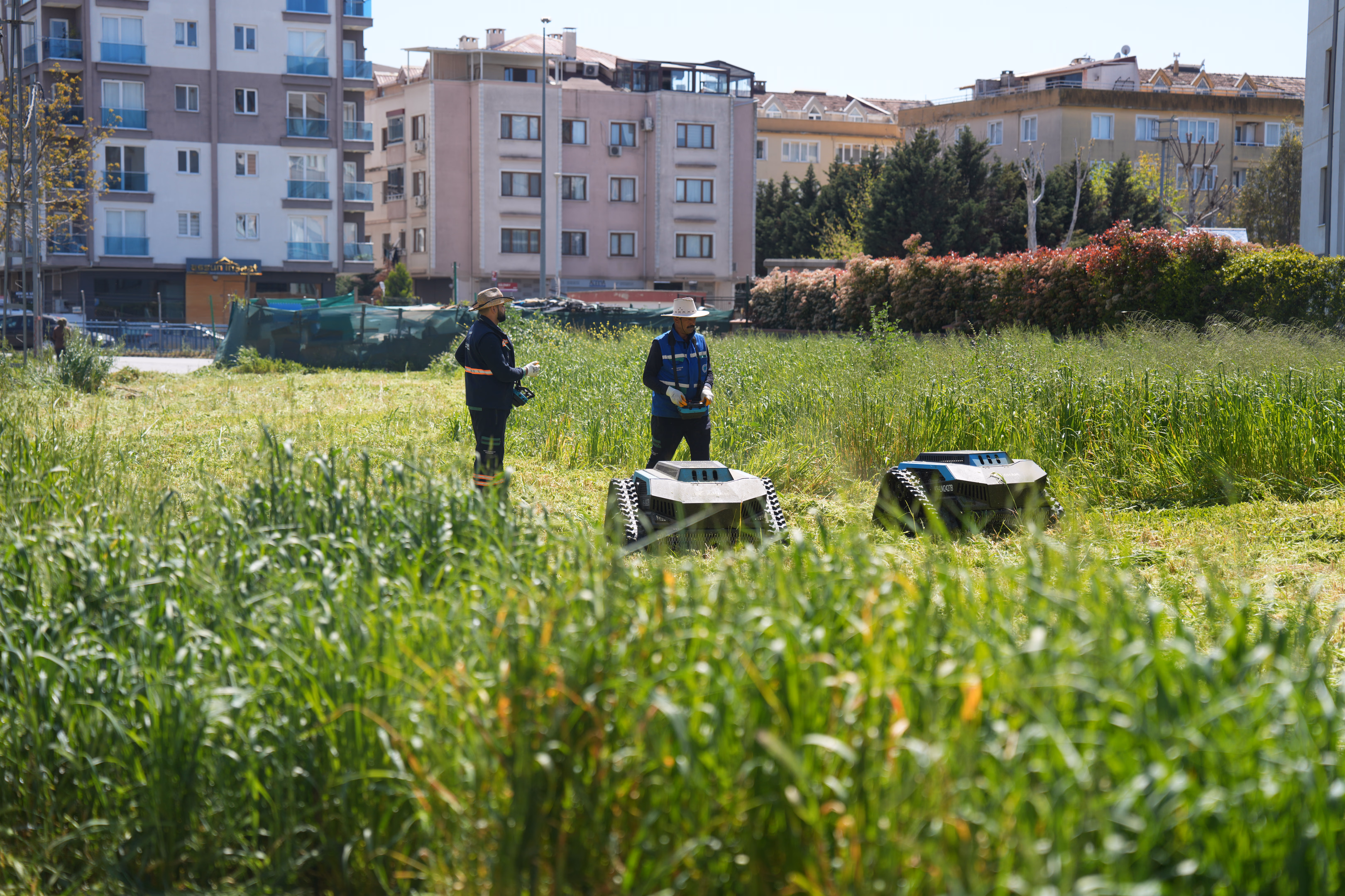 Tuzla’da robotlu çim biçme dönemi başladı - Görsel 3