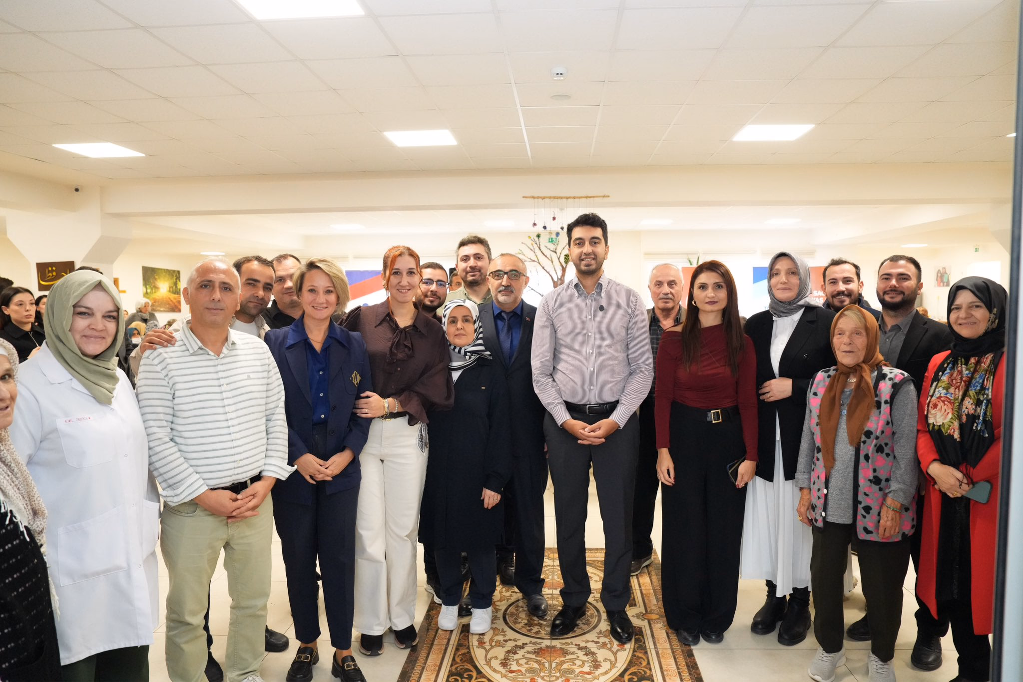 Başkan Bingöl, Sağlıklı Yaş Alma Merkezi’nde büyüklerle buluştu: “Sizler bu şehrin hafızasısınız” - Görsel 2