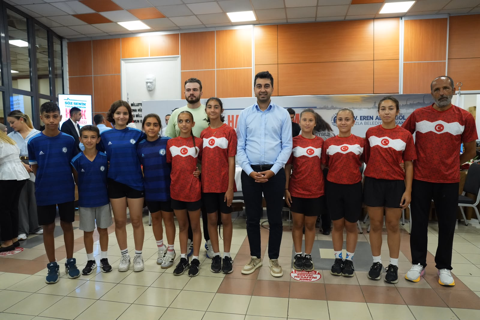Başkan Bingöl, Tuzla Belediyesi’nde vatandaşlarla buluştu - Görsel 3