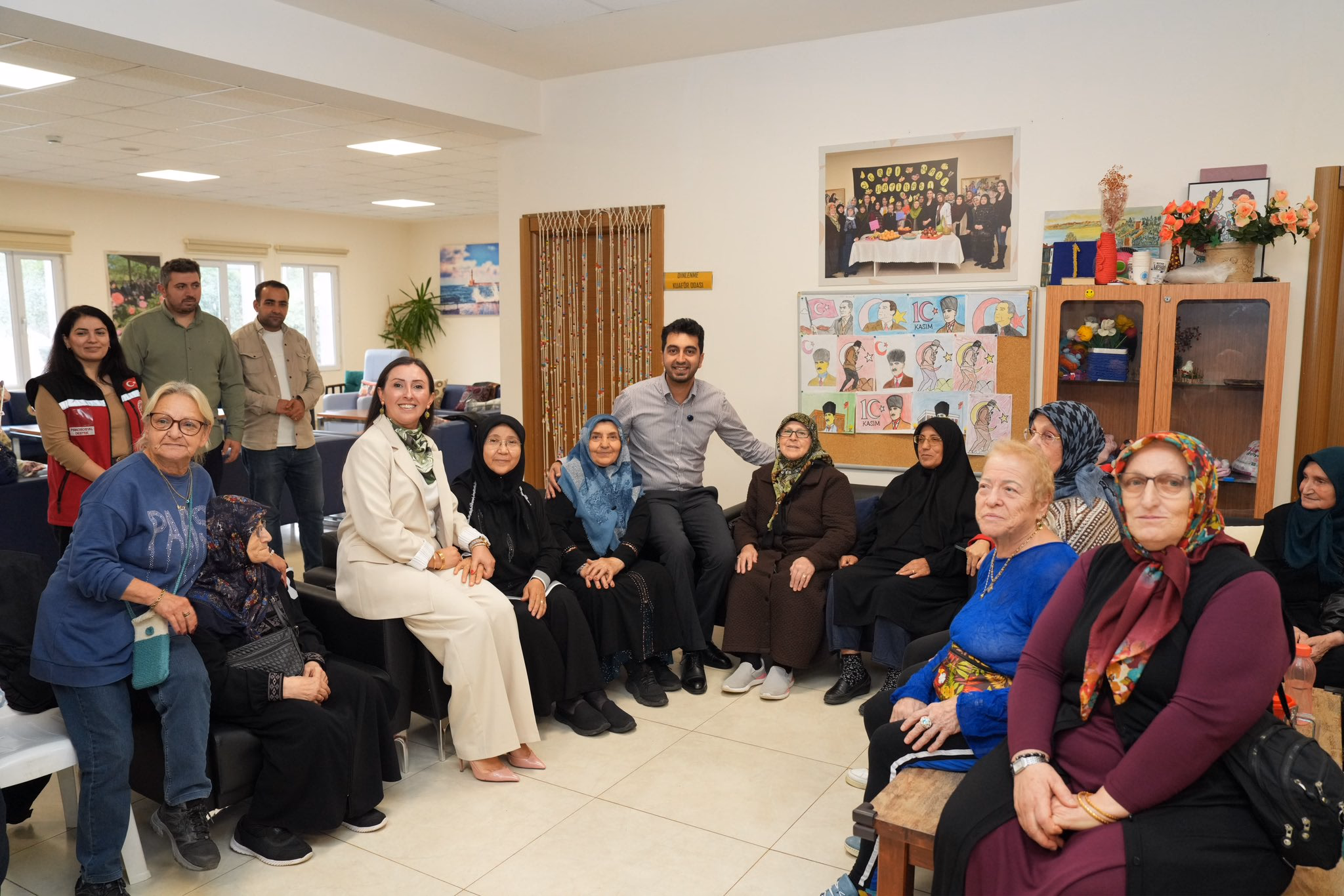 Başkan Bingöl, Sağlıklı Yaş Alma Merkezi’nde büyüklerle buluştu: “Sizler bu şehrin hafızasısınız” - Görsel 3