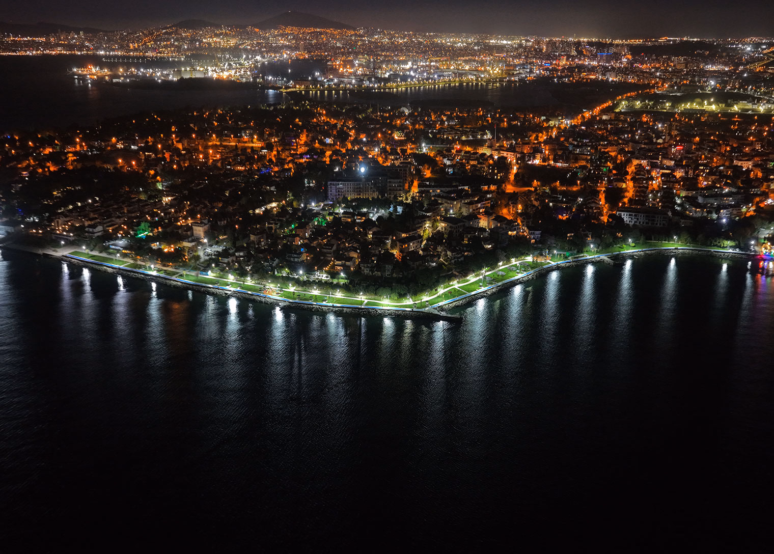 Tuzla’nın parkları daha aydınlık ve güvenli hale getirildi