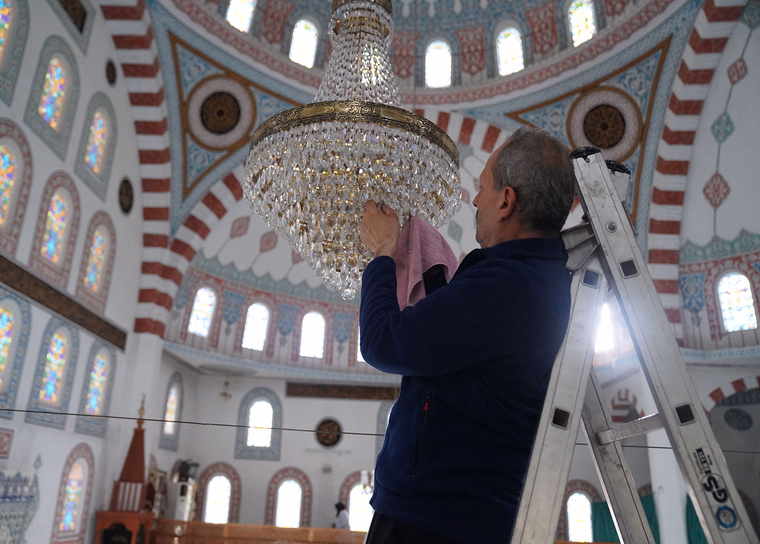 Tuzla Belediyesi'nden bayram öncesi ibadethanelere kapsamlı bakım