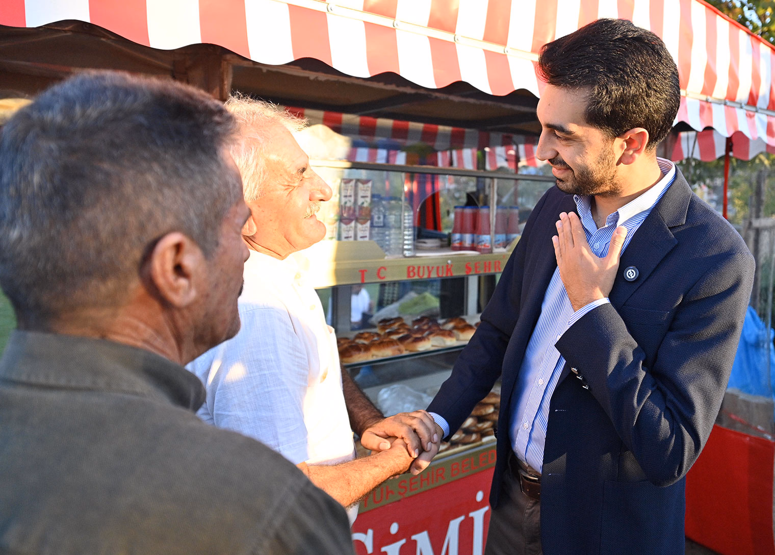 Başkan Eren Ali Bingöl’den işe giden vatandaşlara çorba ve simit ikramı - Görsel 3