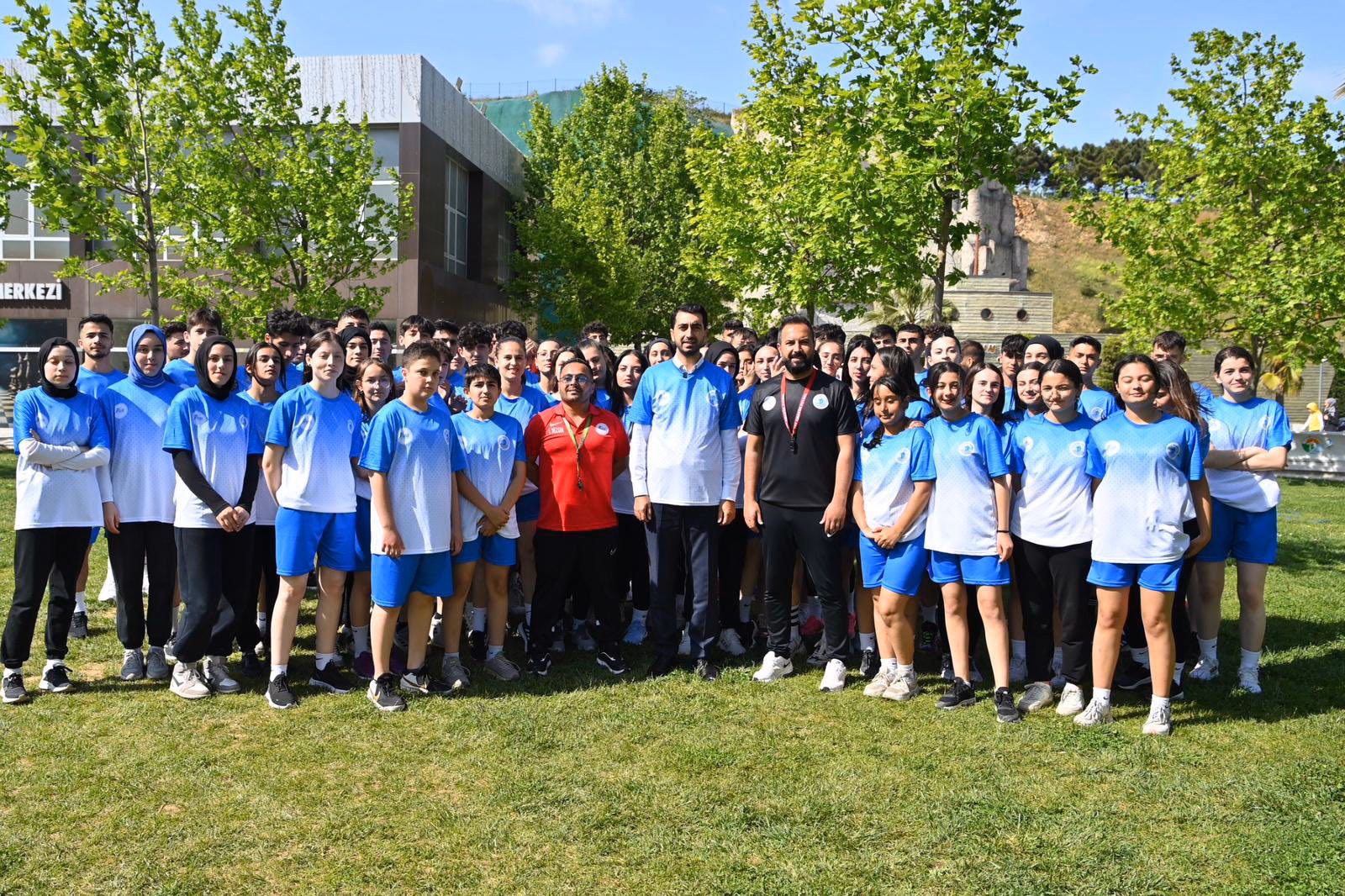 Başkan Eren Ali Bingöl, Tuzla Belediyesi Spor Akademisi öğrencileri ile spor yaptı - Görsel 3