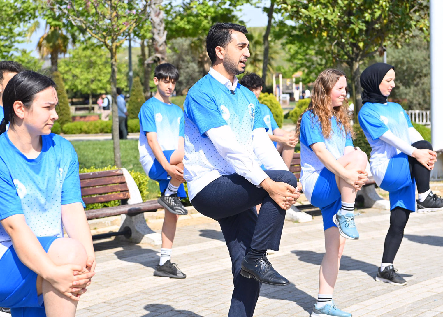 Başkan Eren Ali Bingöl, Tuzla Belediyesi Spor Akademisi öğrencileri ile spor yaptı