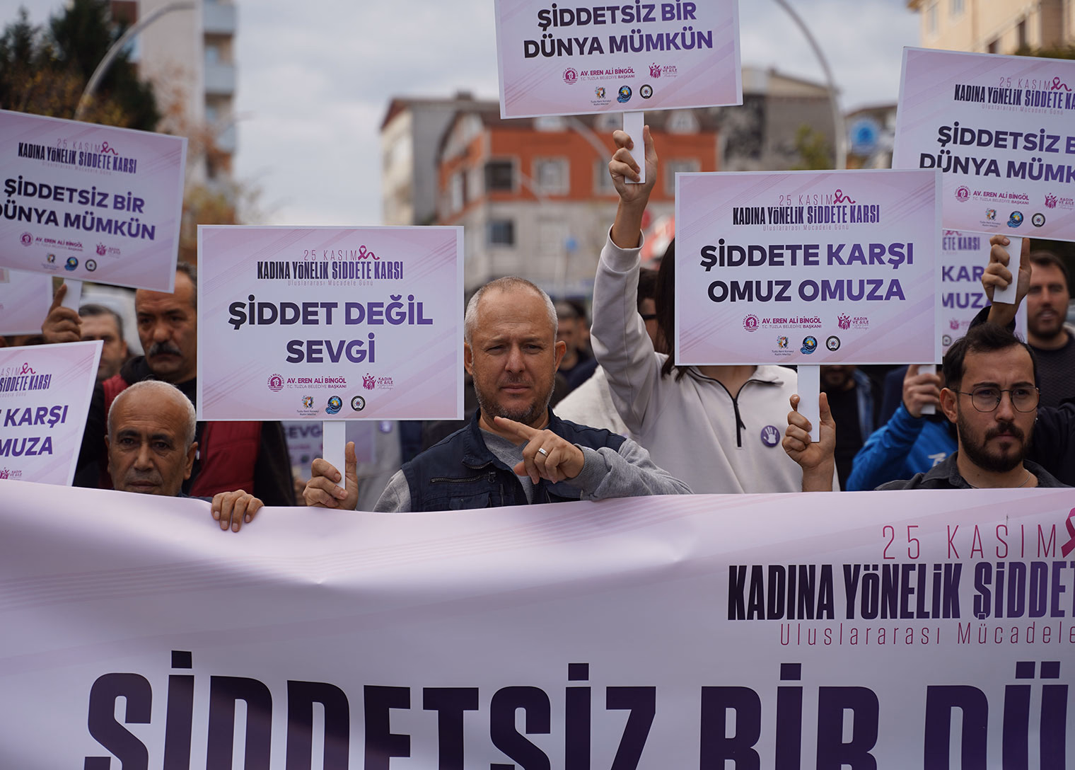 Tuzla’da erkekler kadına şiddete karşı sessiz yürüyüş gerçekleştirdi - Görsel 3