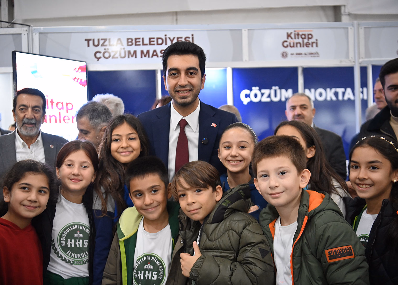 Tuzla Belediyesi Kitap Günleri, edebiyatseverlere kapısını açtı - Görsel 3