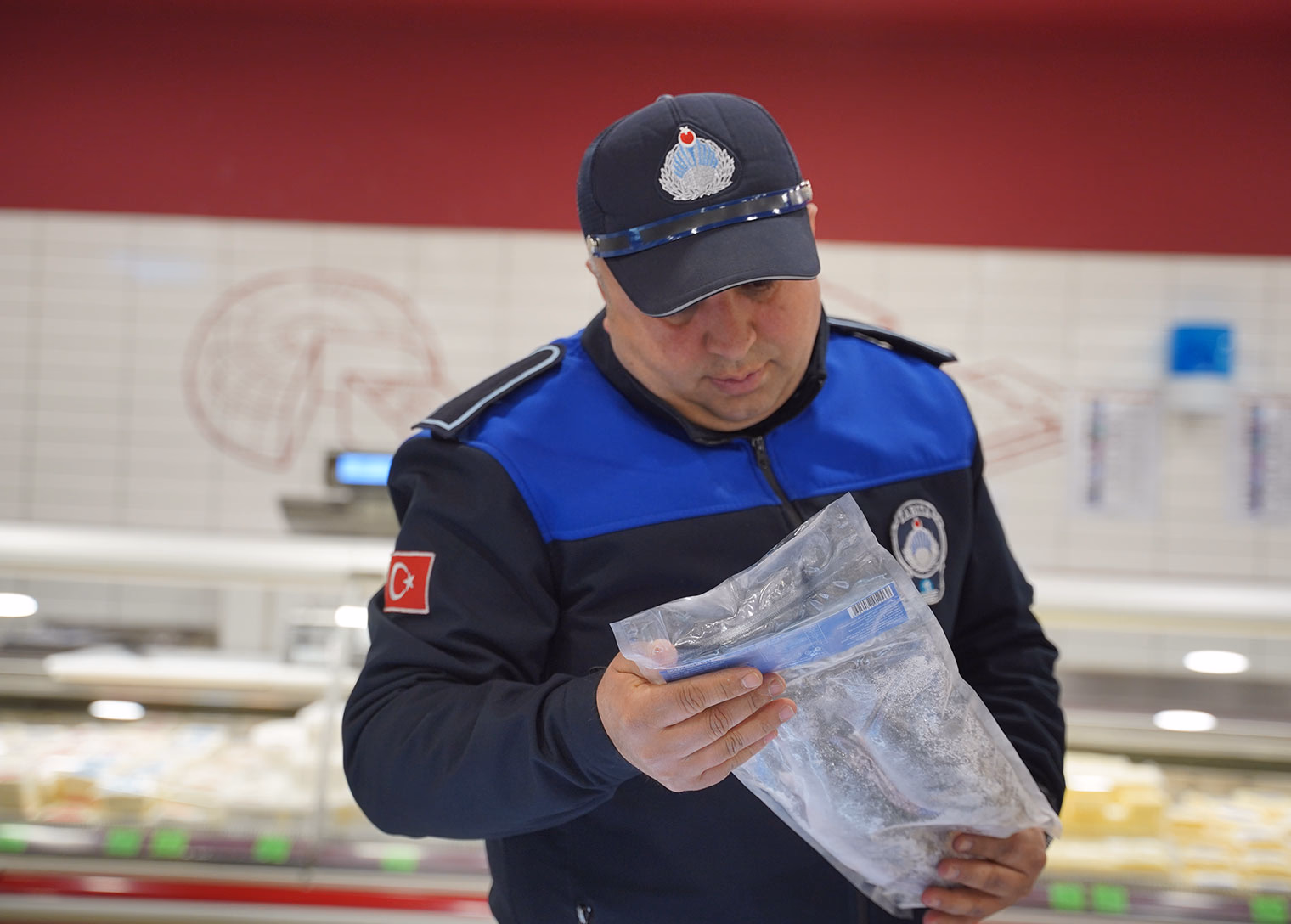 Tuzla Belediyesi zabıta ekiplerinden market denetimi - Görsel 4