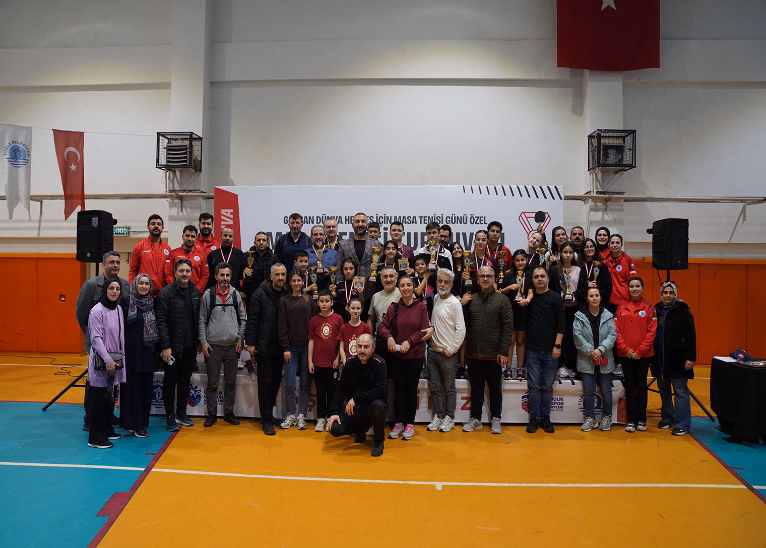 Masa tenisi turnuvasında ödüller sahiplerini buldu