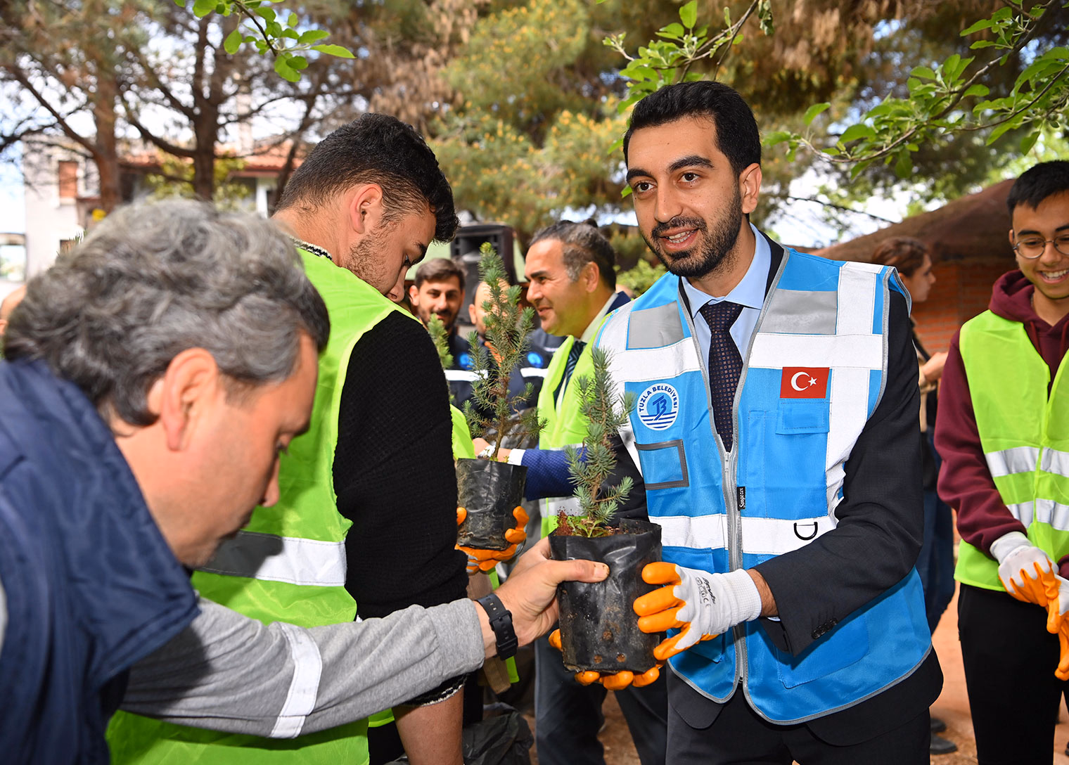 Tuzla’da 'Orman Benim' Kampanyası Kapsamında Mercan Park Temizlendi
