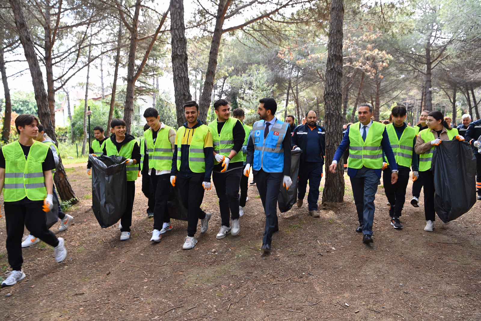 Tuzla’da 'Orman Benim' Kampanyası Kapsamında Mercan Park Temizlendi - Görsel 4