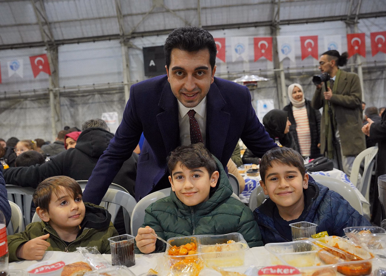 Başkan Eren Ali Bingöl, belediye personeli ile iftar sofrasında bir araya geldi - Görsel 3