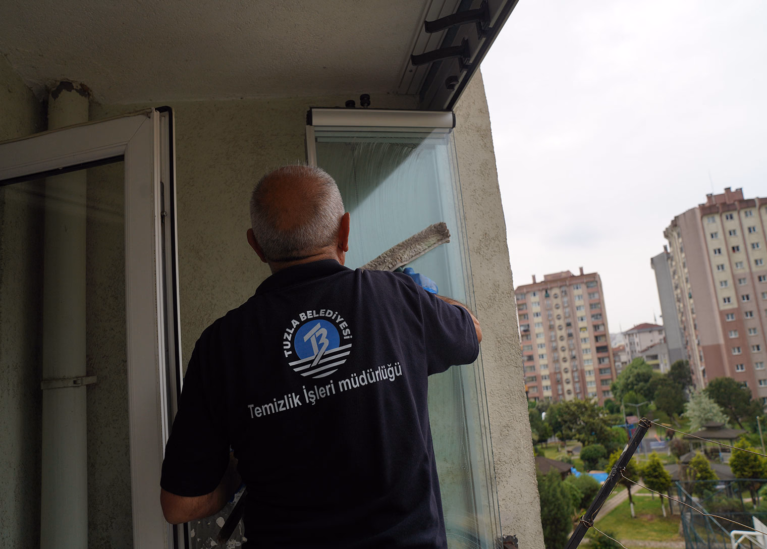 Tuzla'da bayram öncesi gönül seferberliği: İhtiyaç sahiplerinin evleri temizlendi   